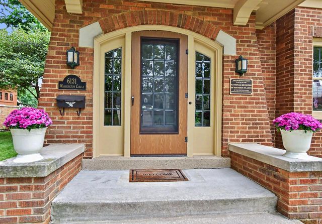 6131 Washington CIRCLE, Wauwatosa, WI 53213