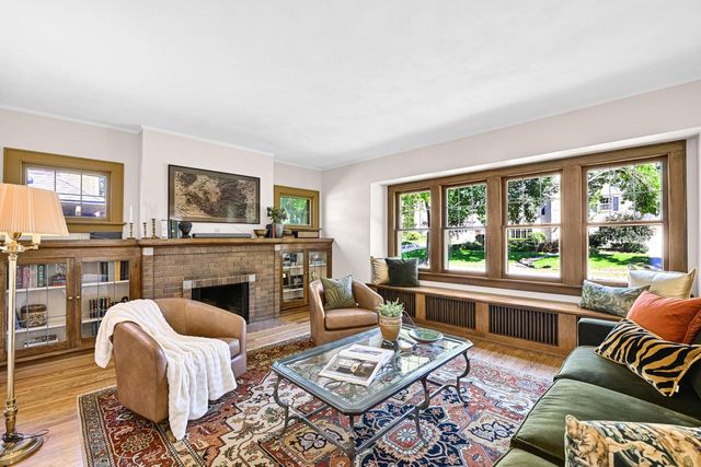 6131 Washington CIRCLE, Wauwatosa, WI 53213