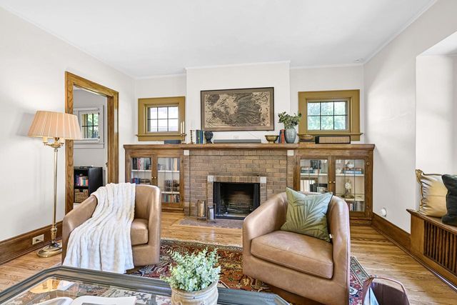 6131 Washington CIRCLE, Wauwatosa, WI 53213