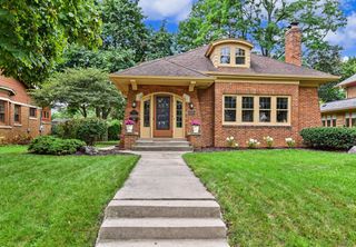 6131 Washington CIRCLE, Wauwatosa, WI 53213