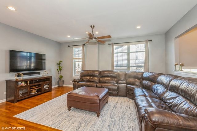 375 N Commerce Street, Aurora, IL 60504