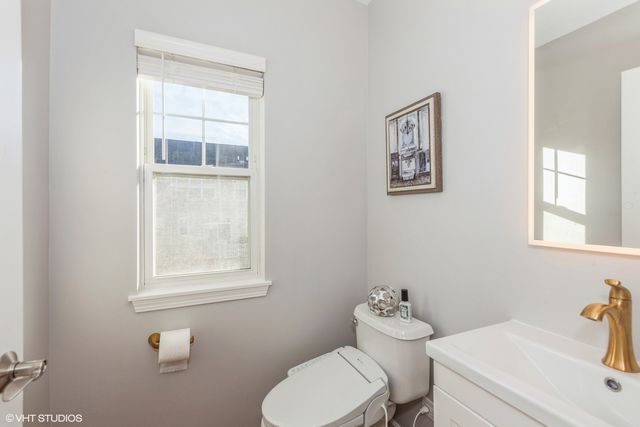 375 N Commerce Street, Aurora, IL 60504