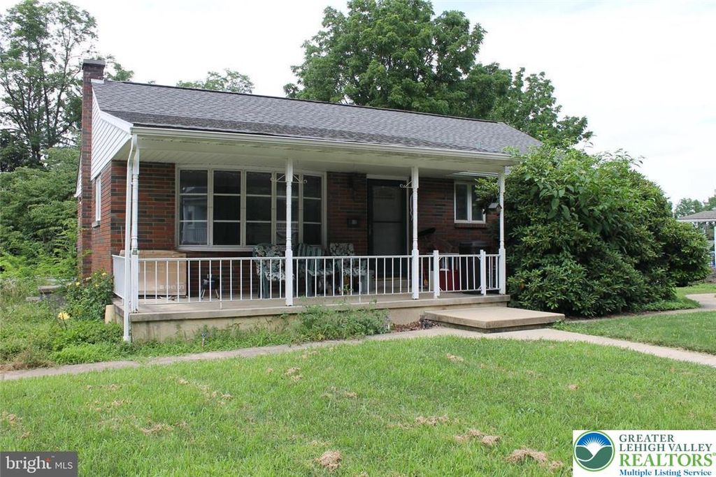 71 Station Avenue, Coopersburg Boro, PA 18036