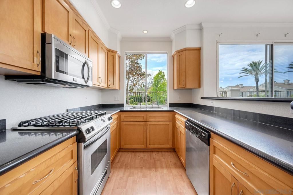 Image 10 of property listing at 11795 Spruce Run Drive B, San Diego, CA 92131