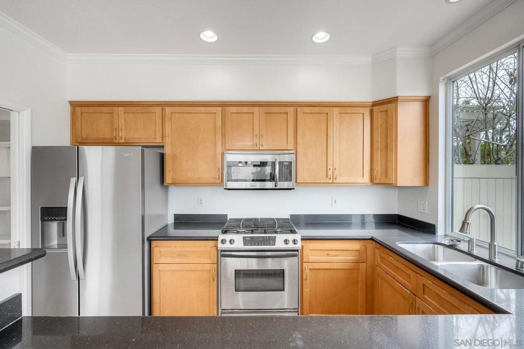 Image 11 of property listing at 11795 Spruce Run Drive B, San Diego, CA 92131