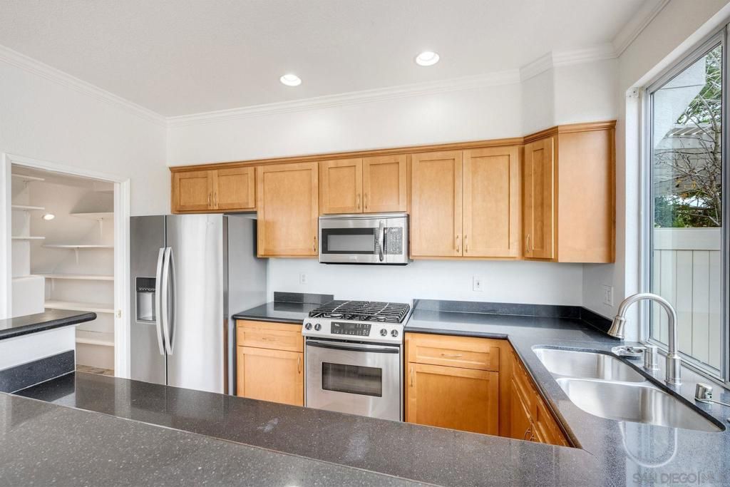 Image 12 of property listing at 11795 Spruce Run Drive B, San Diego, CA 92131