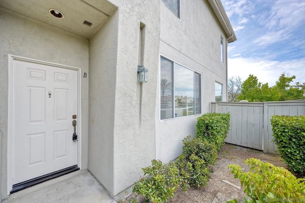 Image 2 of property listing at 11795 Spruce Run Drive B, San Diego, CA 92131