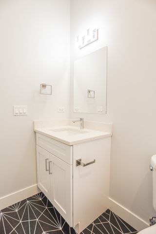 2402 W Carmen Avenue 203, Chicago, IL 60625