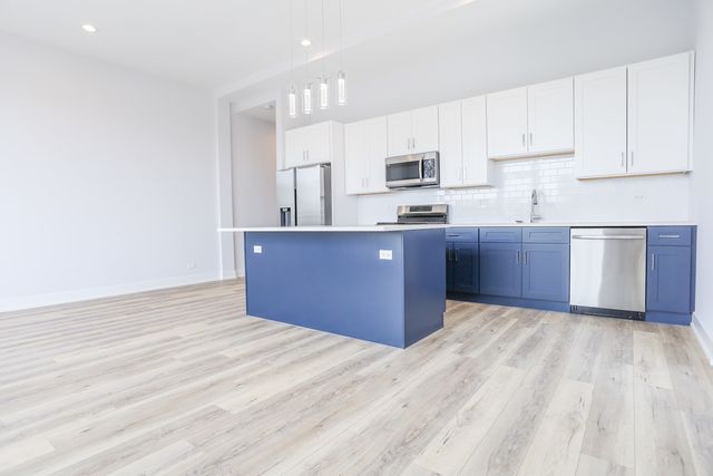 2402 W Carmen Avenue 203, Chicago, IL 60625