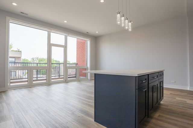 2402 W Carmen Avenue 203, Chicago, IL 60625