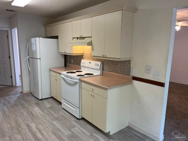 2782 Augustus Rd, Navarre, FL 32566