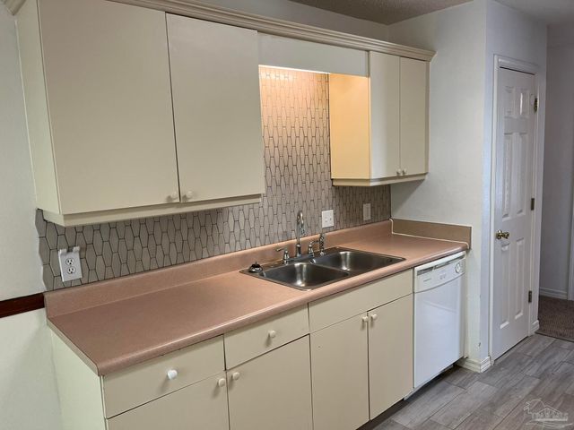 2782 Augustus Rd, Navarre, FL 32566