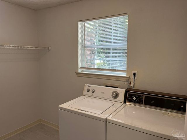 2782 Augustus Rd, Navarre, FL 32566