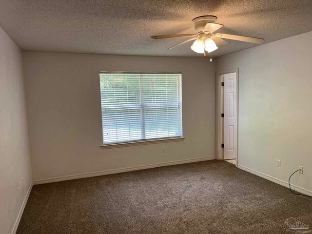 2782 Augustus Rd, Navarre, FL 32566
