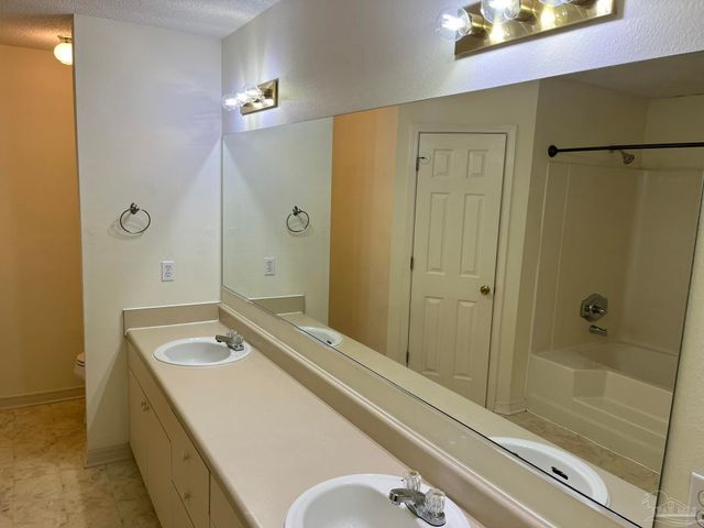 2782 Augustus Rd, Navarre, FL 32566