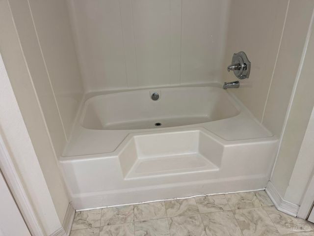 2782 Augustus Rd, Navarre, FL 32566