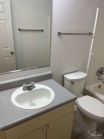 2782 Augustus Rd, Navarre, FL 32566