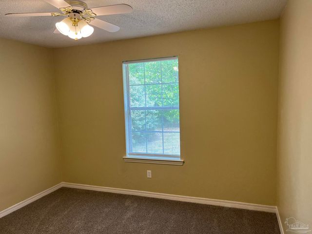 2782 Augustus Rd, Navarre, FL 32566