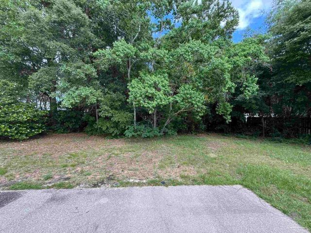 2782 Augustus Rd, Navarre, FL 32566