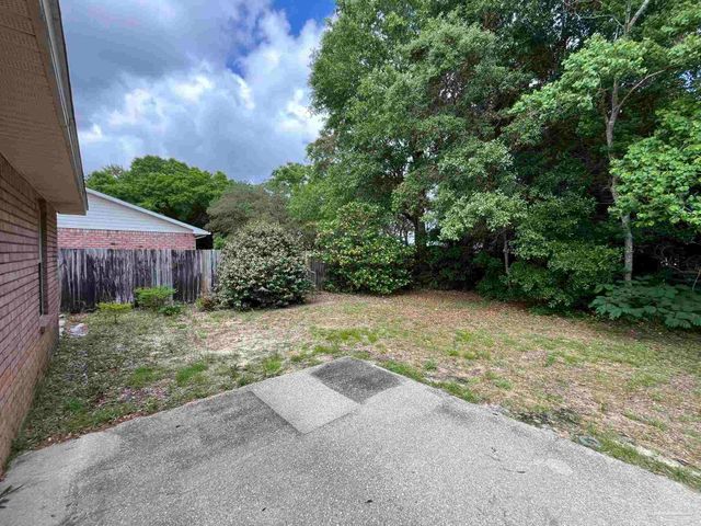2782 Augustus Rd, Navarre, FL 32566