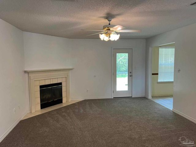 2782 Augustus Rd, Navarre, FL 32566