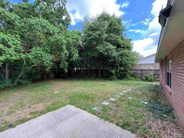 2782 Augustus Rd, Navarre, FL 32566