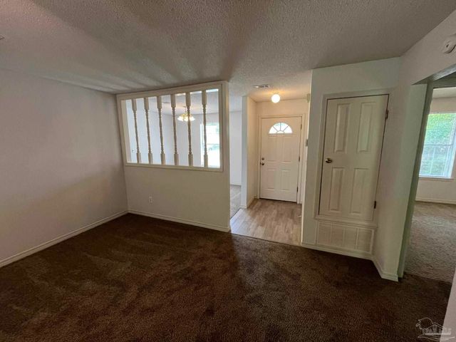 2782 Augustus Rd, Navarre, FL 32566