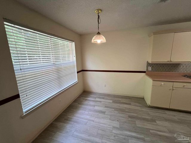 2782 Augustus Rd, Navarre, FL 32566