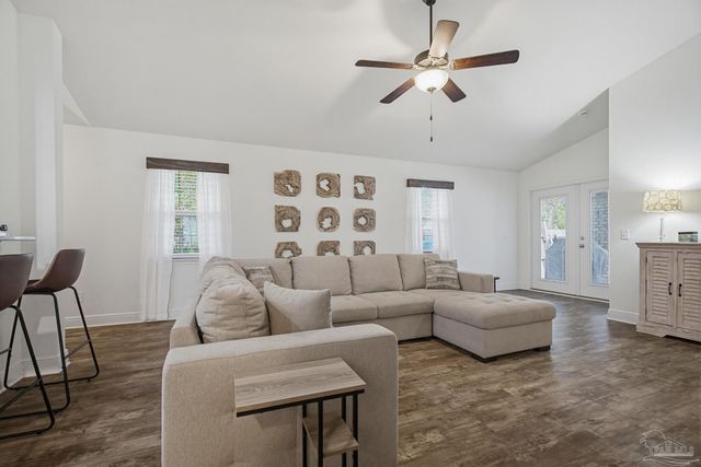 5730 Coronada Blvd, Pensacola, FL 32507