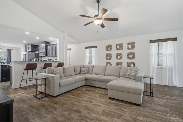 5730 Coronada Blvd, Pensacola, FL 32507