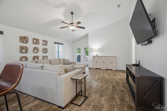 5730 Coronada Blvd, Pensacola, FL 32507