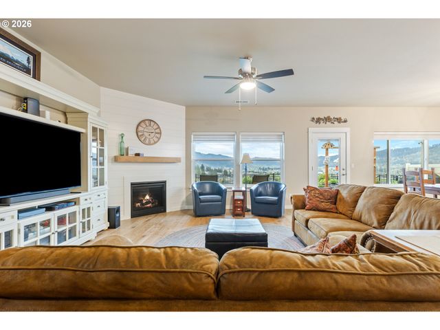 888 MEDINA Ave, Sutherlin, OR 97479