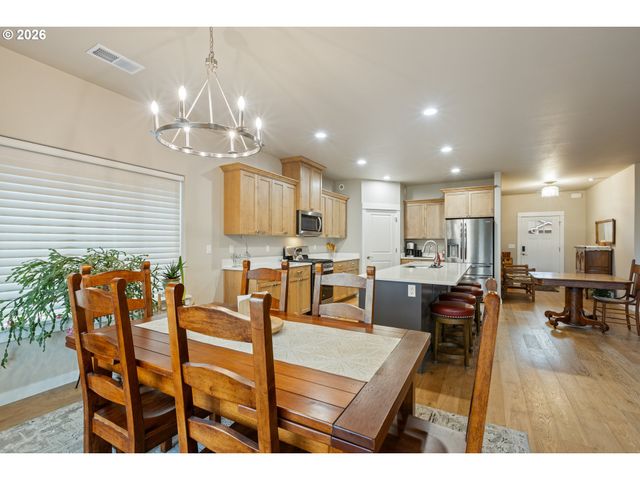 888 MEDINA Ave, Sutherlin, OR 97479