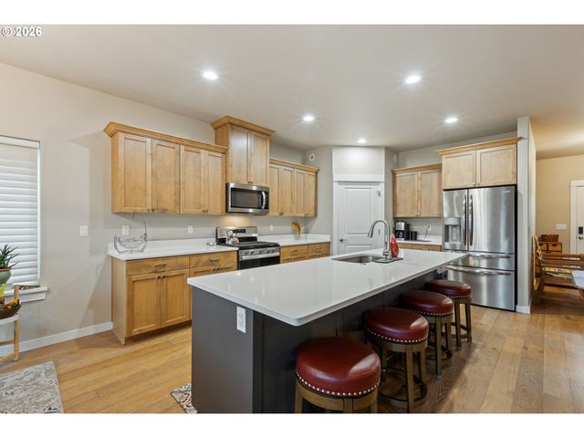 888 MEDINA Ave, Sutherlin, OR 97479