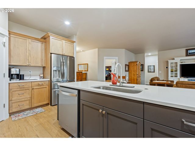 888 MEDINA Ave, Sutherlin, OR 97479