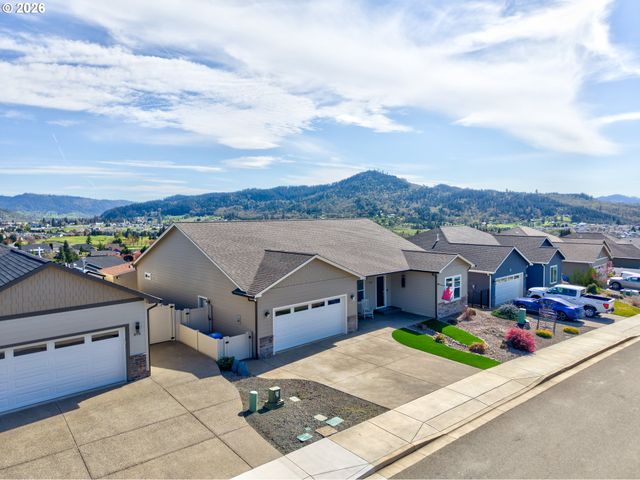 888 MEDINA Ave, Sutherlin, OR 97479