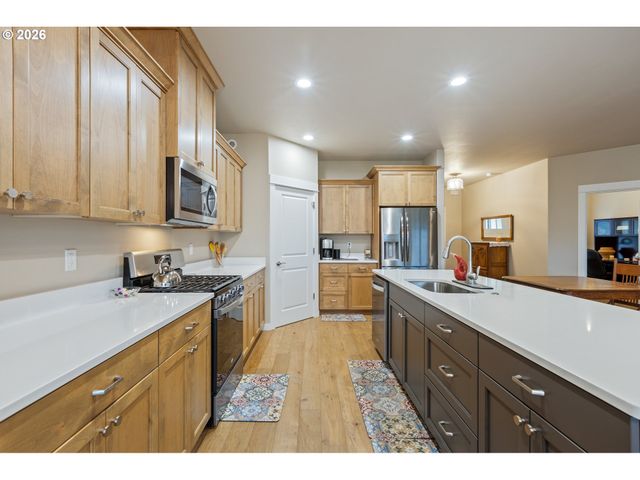 888 MEDINA Ave, Sutherlin, OR 97479