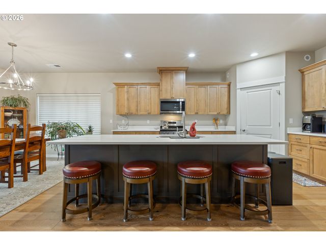 888 MEDINA Ave, Sutherlin, OR 97479