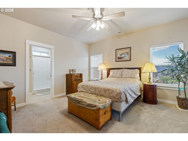 888 MEDINA Ave, Sutherlin, OR 97479