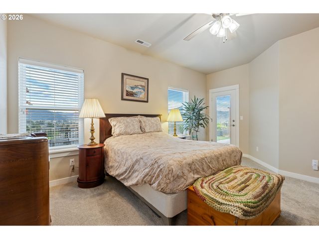 888 MEDINA Ave, Sutherlin, OR 97479