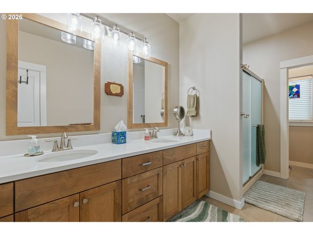 888 MEDINA Ave, Sutherlin, OR 97479