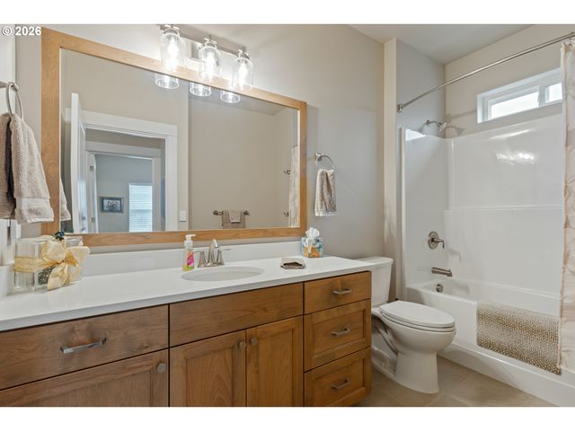 888 MEDINA Ave, Sutherlin, OR 97479