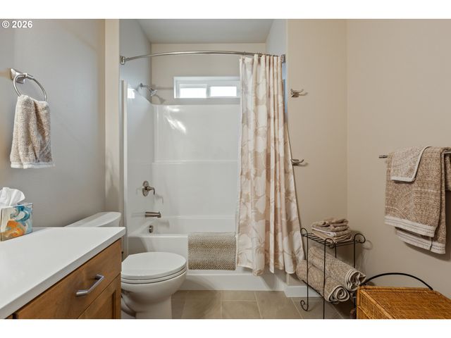 888 MEDINA Ave, Sutherlin, OR 97479