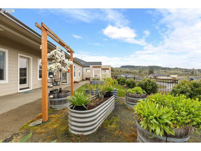 888 MEDINA Ave, Sutherlin, OR 97479