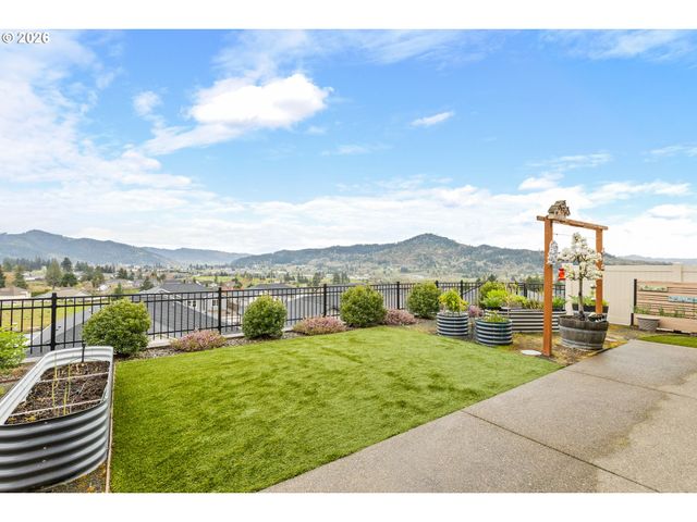 888 MEDINA Ave, Sutherlin, OR 97479