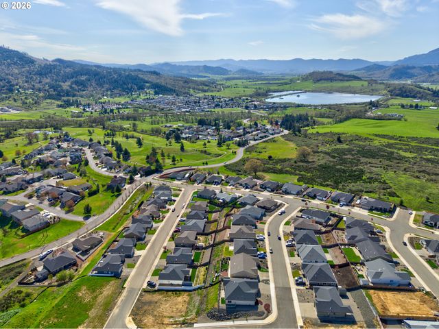 888 MEDINA Ave, Sutherlin, OR 97479