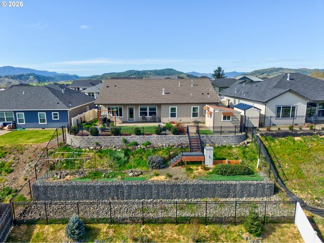 888 MEDINA Ave, Sutherlin, OR 97479