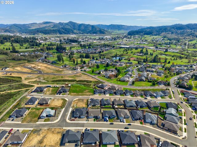 888 MEDINA Ave, Sutherlin, OR 97479