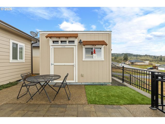 888 MEDINA Ave, Sutherlin, OR 97479