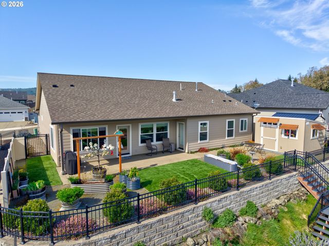 888 MEDINA Ave, Sutherlin, OR 97479